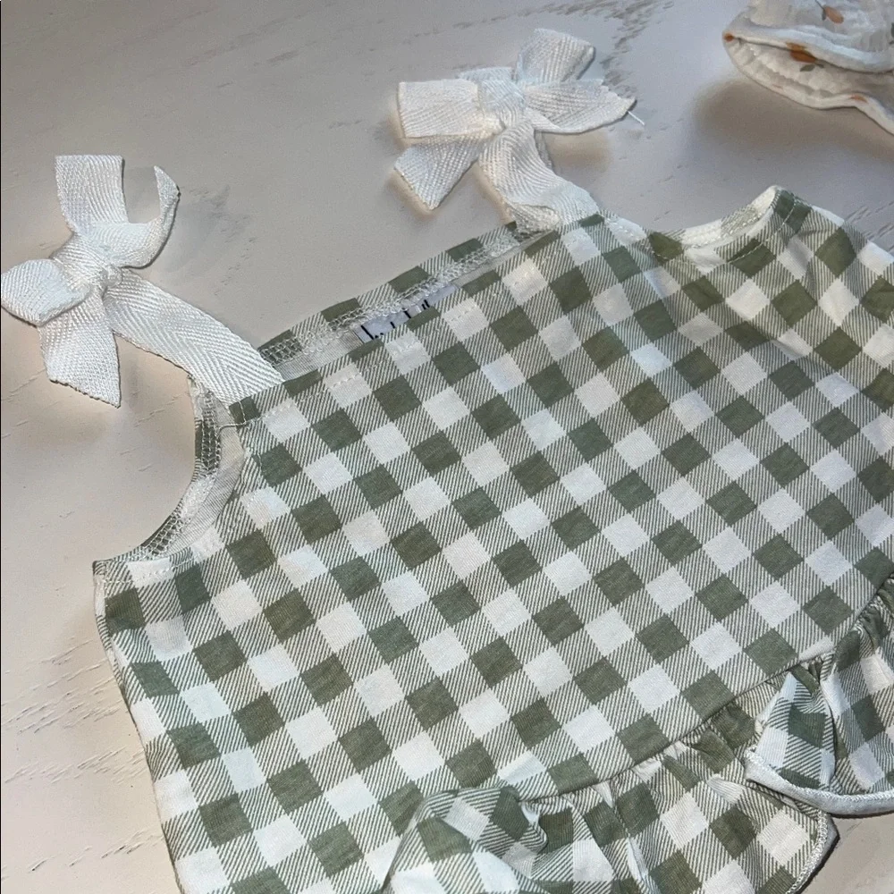 Nicole Miller 4 Piece Set Gingham Peaches Bubble Romper Hat 12 18 24 months